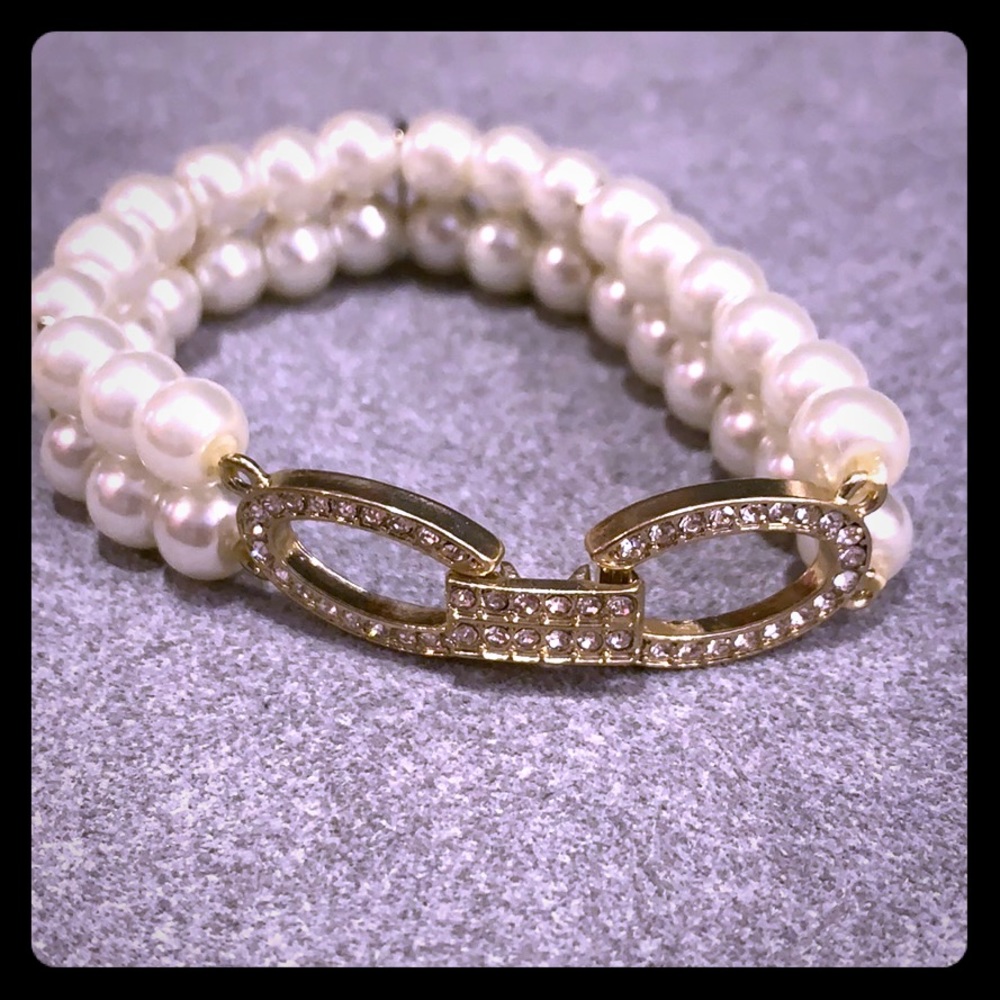 Faux Pearl Bracelet with gold cubic zirconia link